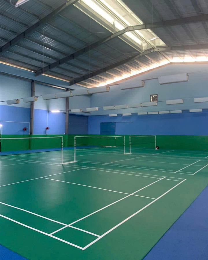 Sân cầu lông trong nhà tại Tấn Phúc Badminton